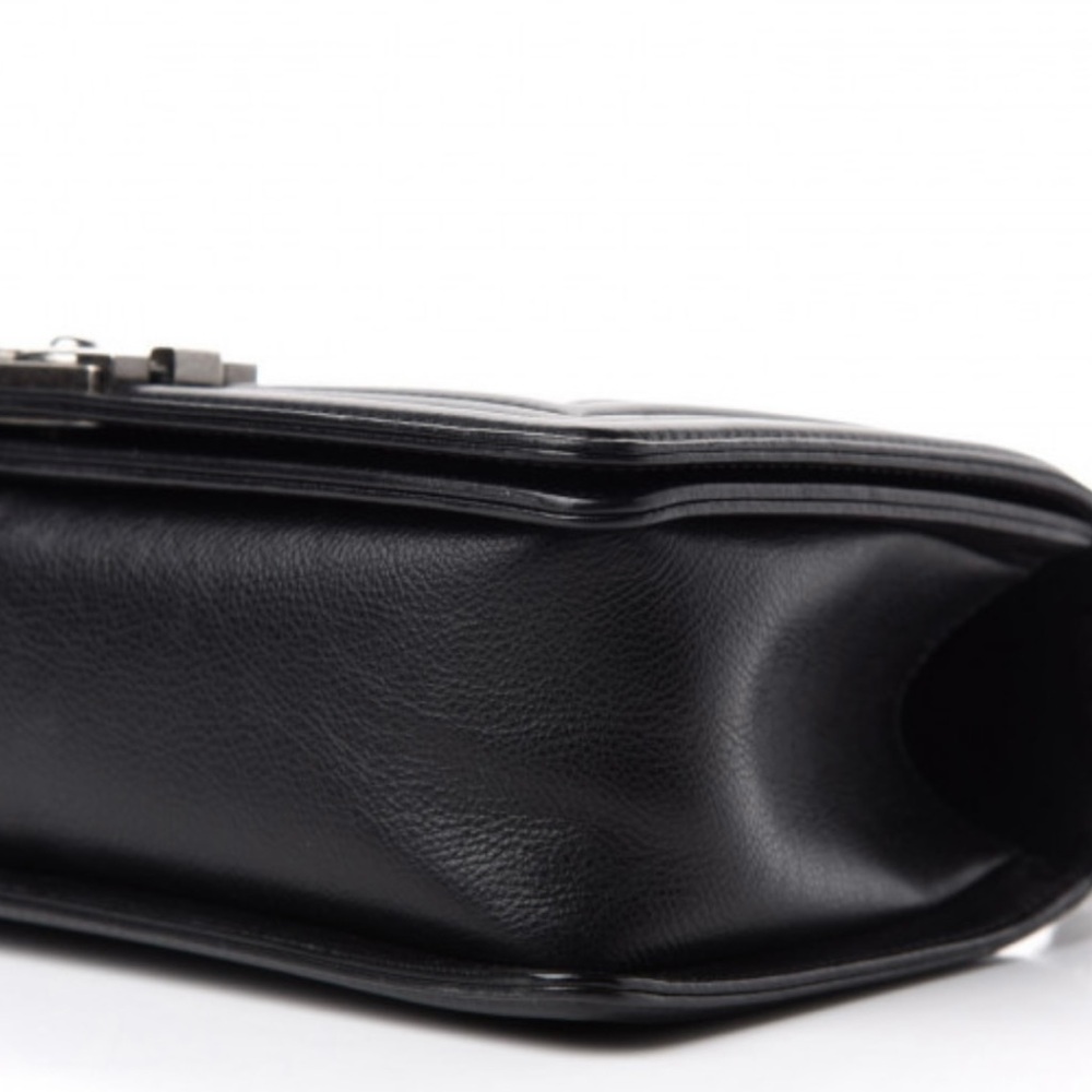 Chanel Medium Boy Bag - Picture 2 of 7